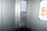 Medium_071　エレベーター　ボタン